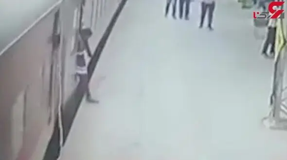 لحظه وحشتناک قطع شدن پای مسافر در ایستگاه قطار +فیلم