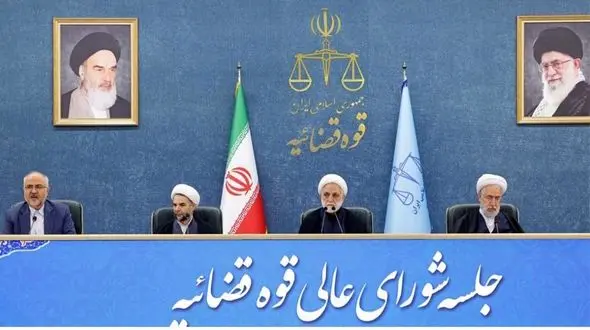 عده‌ای همصدا با دشمن مشغول ناامیدی در میان جوانان هستند/  اگر کسی دنبال به هم زدن امنیت کشور است جلویش را بگیرید 