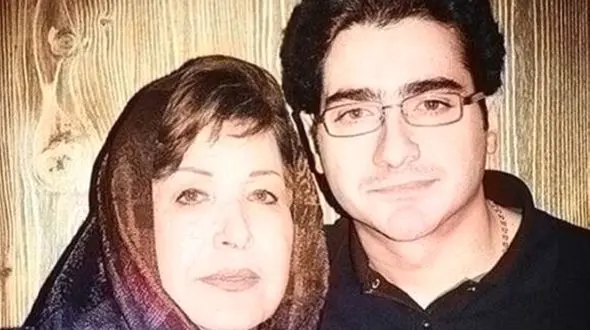 فیلم آواز خوانی احساسی و جگرسوز همایون شجریان، پسر خسرو آواز ایران سر مزار ... + تشکر و قدردانی از همدلی مردم مهربان ایران