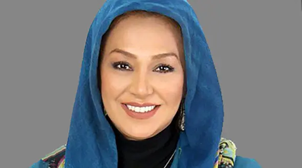 عکس / سیگار کشیدن لاتی نسرین مقانلو  در ساحل دریا خارج از فیلم و سریال / سیگار داش مشتی با حیوان خونگی سفید برفی اش ...