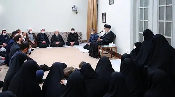 دیدار خانواده آیت‌الله مصباح یزدی با رهبر انقلاب