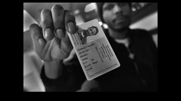 شومَنِ آنارشیستی که ناگهان تبدیل به بُتی پوشالی شد /چگونه از هیچ بُت بسازیم؟! +عکس
