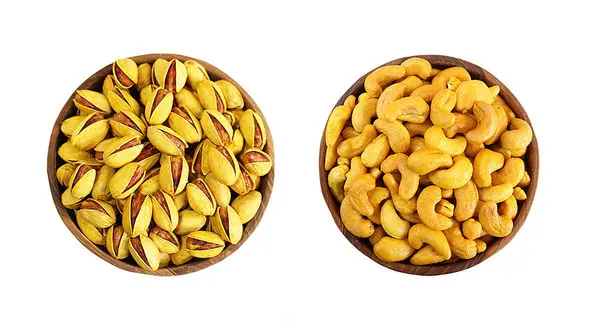  هر دانه پسته در ایران بین ۴,۵۰۰ تا ۵,۷۰۰ تومان و هر کیلو بادام هندی به ۹۸۵,۰۰۰  تومان رسید/ پسته خندان ، مردم را گریاند