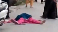فیلم لحظه قتل هولناک یک زن به دست هوویش در خیابان 