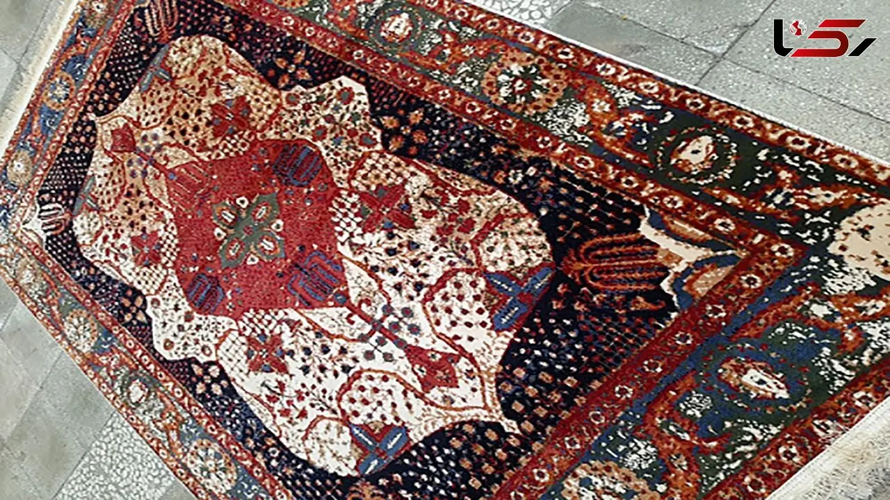 خاکی ترین فرش جهان هنگام خانه تکانی + فیلم

