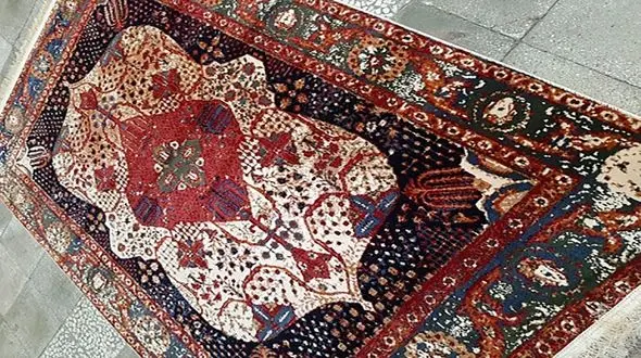 خاکی ترین فرش جهان هنگام خانه تکانی + فیلم
