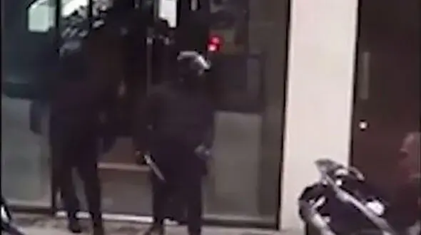 حمله با شمشیر سامورایی به یک جواهرفروشی معروف+تصاویر