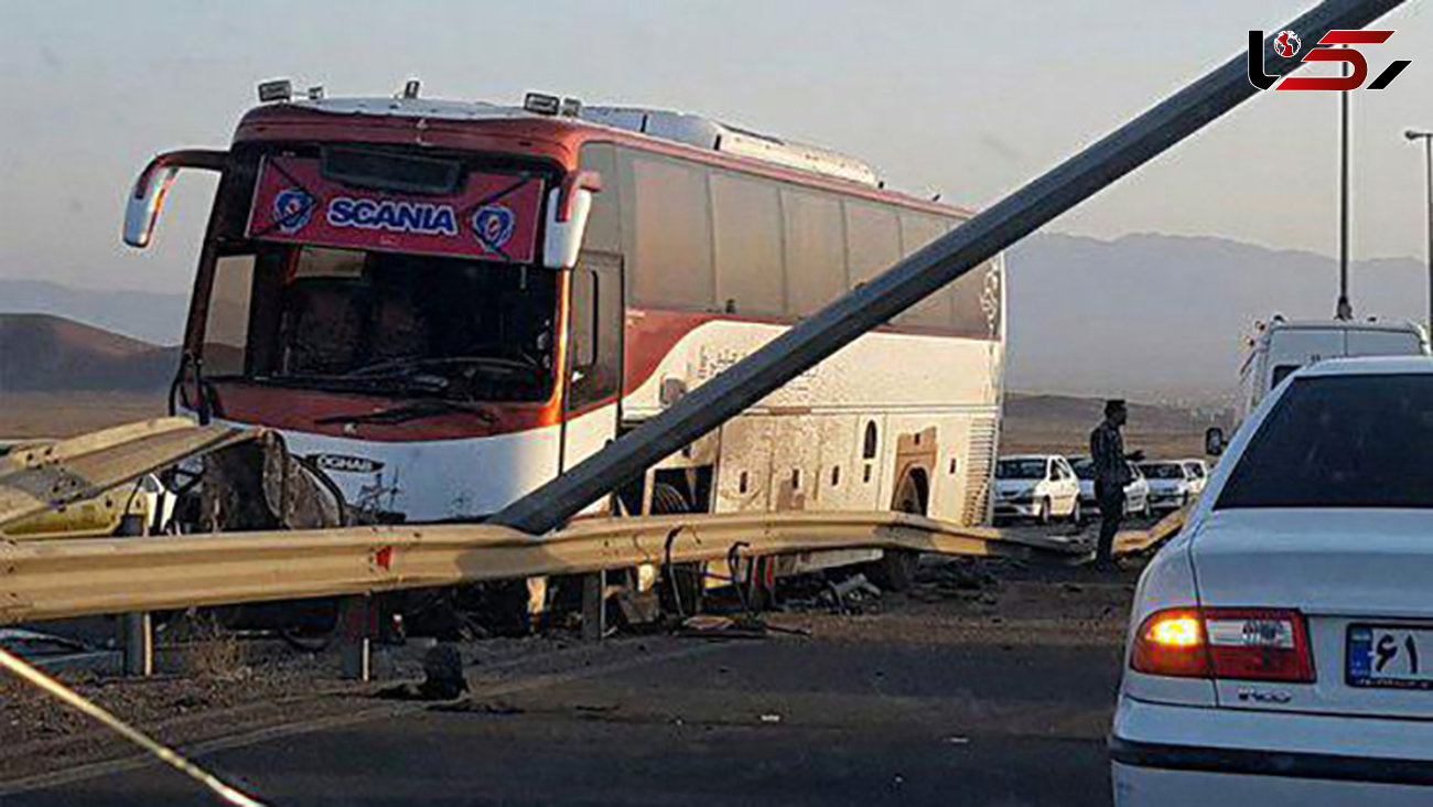تصادف اتوبوس اسکانیا در جاده تهران - قم+ عکس