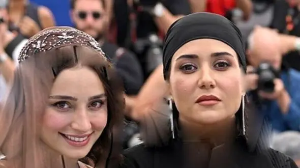 نگاهی به استایل‌های شیک «سها نیاستی» بازیگر جوان و خوش آتیه در فرش قرمز/ از درخشش استایل باوقار مشکی در فیلم کن 2022 تا هم‌بازی شدن با پریناز ایزدیار