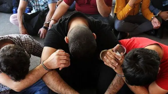 اراذل و اوباش کم سن و سال به دام پلیس افتادند