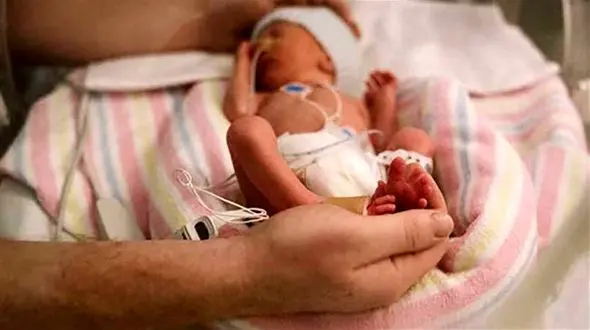 زن قمی نوزاد 600 کیلویی به دنیا آورد 