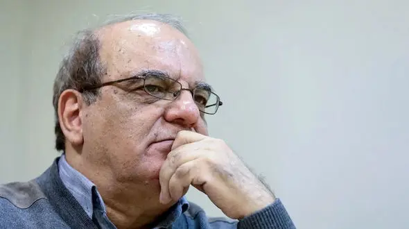 عباس عبدی: بابک زنجانی با چه پشتوانه‌ای رییس بانک مرکزی را تهدید می‌کند؟