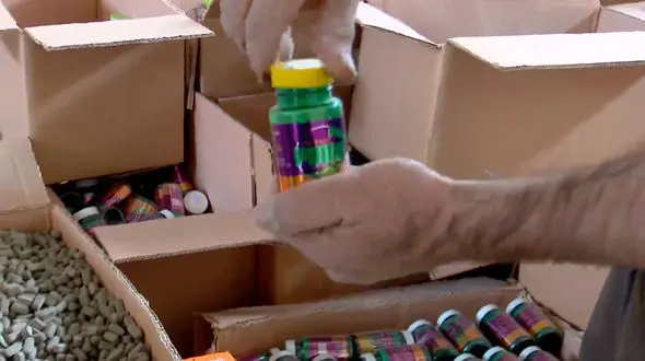 کشف کارگاه تولید داروهای تقلبی با مواد مخدر / بازداشت 3 مرد در تبریز