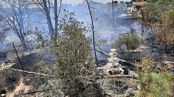 آتش سوزی هولناک در غرب تهران / خانه ویلایی سوخت + عکس