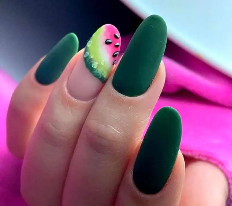 مدل ناخن یلدایی با لاک ژل هندوانه