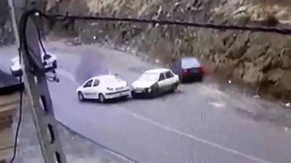 بازهم ماجرای ریختن گازوئیل در جاده چالوس برای تصادف ساختگی+ عکس