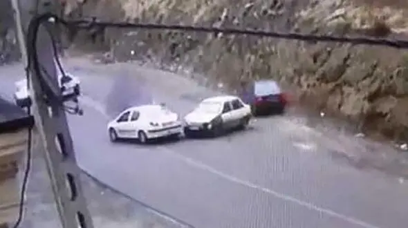 بازهم ماجرای ریختن گازوئیل در جاده چالوس برای تصادف ساختگی+ عکس