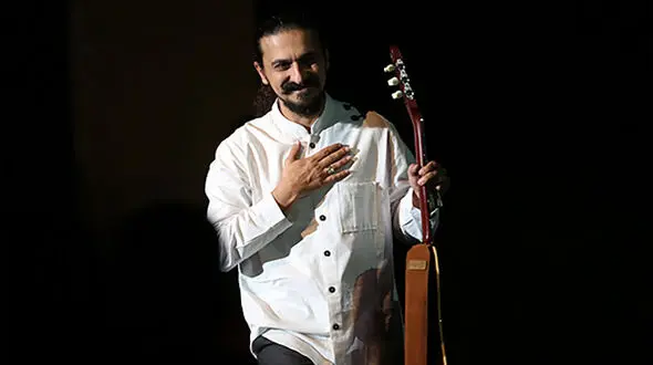 خواننده معروف هم بازیگر تئاتر شد 