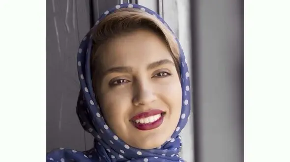 عجیب ترین حجاب  مونا کرمی ! + عکس خانم بازیگر در کنفرانس خبری !
