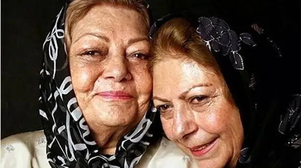 ثریا قاسمی و حمیده خیرآبادی در پشت صحنه سریال در قلب من