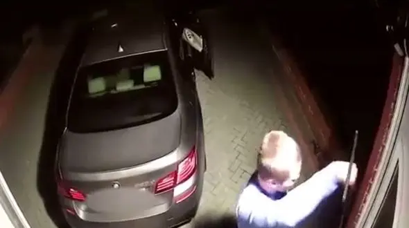 سرقت بی . ام . و (BMW) مدل بالا در عرض یک دقیقه + فیلم