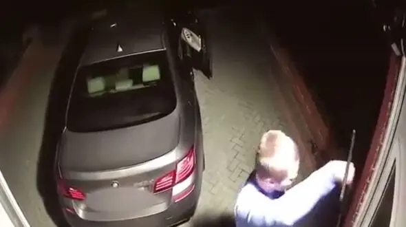 سرقت بی . ام . و (BMW) مدل بالا در عرض یک دقیقه + فیلم