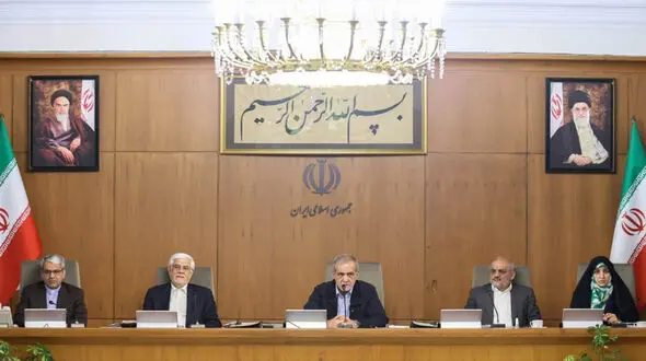پزشکیان : تجارت مرزی ،کولبران، سوخت‌بران و ملوانان  ساماندهی شود