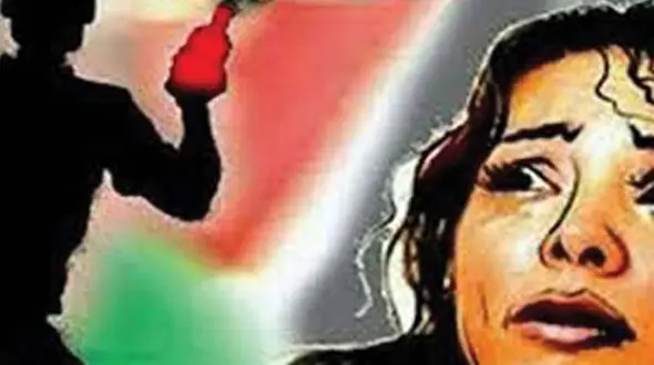 لیلا وقتی با برادرزاده شوهرش در اتاق خواب بود با اسید سوزانده شد