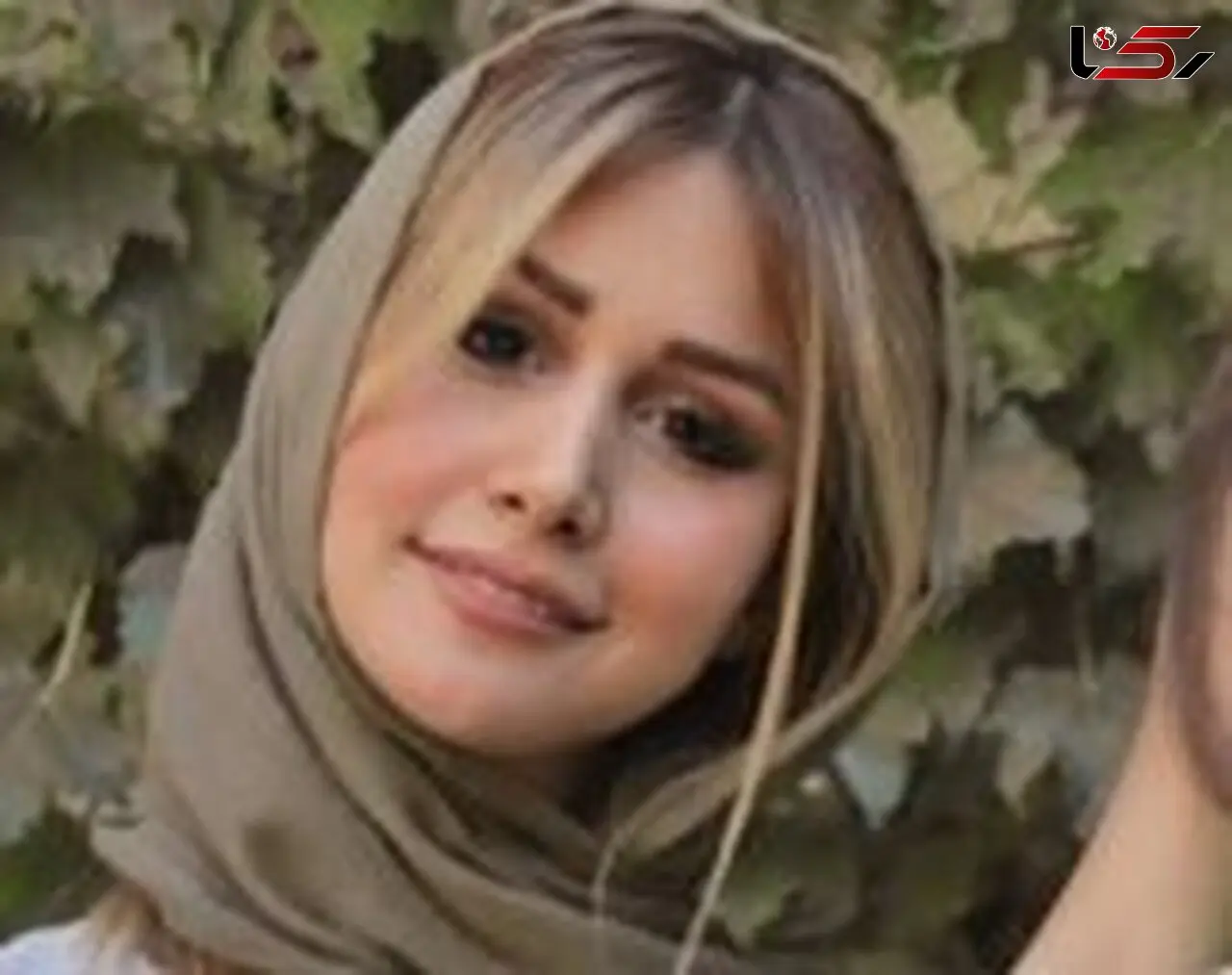 عکس سپیده بزمی پور در کنار دوستانش