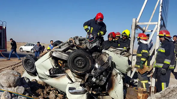 عکس های وحشتناک تصادف یک وانت پیکان با  مینی بوس / زن و شوهر جوان کشته شدند