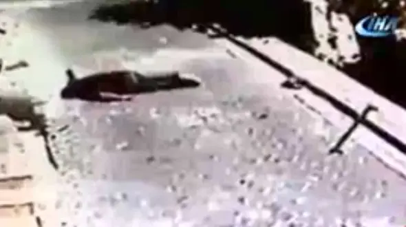 سقوط مرگبار یک مرد از بالای ساختمان + فیلم