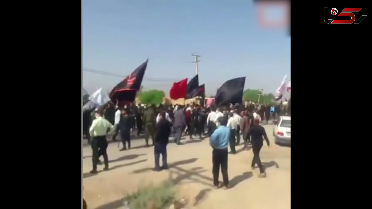 صدها زائر پیاده روی اربعین از موانع فرمانداری خرمشهر عبور کردند + فیلم
