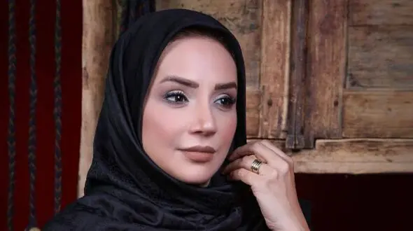 صبح عاشقانه شبنم قلی خانی در یک رستوران شیک چوبی به مناسبت ولنتاین+ویدیو