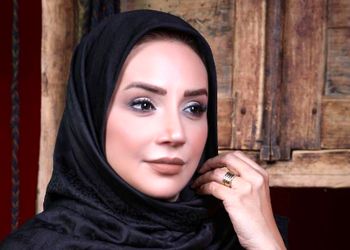 صبح عاشقانه شبنم قلی خانی در یک رستوران شیک چوبی به مناسبت ولنتاین+ویدیو