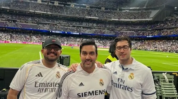 فیلم/ پوریا پورسرخ پز نیست سبک زندگیمه رو اینجوری نشون داد؛ بازیگر خوشتیپ دیشب تماشاگر بازی رئال و بارسلونا در اسپانیا بود