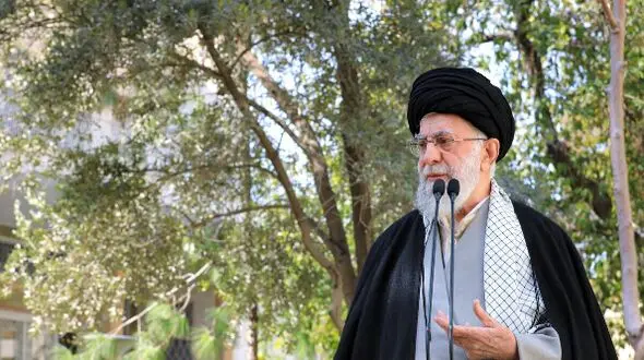 معمای پنجره‌های پشت پرده بیت رهبری+ عکس / رازی که بی‌بی‌سی فارسی  به آن پرداخت!