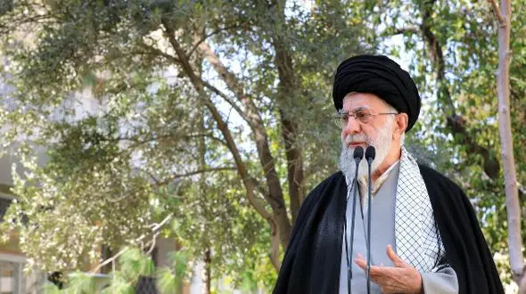 معمای پنجره‌های پشت پرده بیت رهبری+ عکس / رازی که بی‌بی‌سی فارسی  به آن پرداخت!