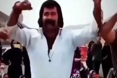 فیلم آواز شاد /  آقاهه با کلی سیبیل شبیه خلافکار درجه یکه ولی ببین چه ناز میرقصه واسه دوستاش !