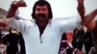 فیلم آواز شاد /  آقاهه با کلی سیبیل شبیه خلافکار درجه یکه ولی ببین چه ناز میرقصه واسه دوستاش !