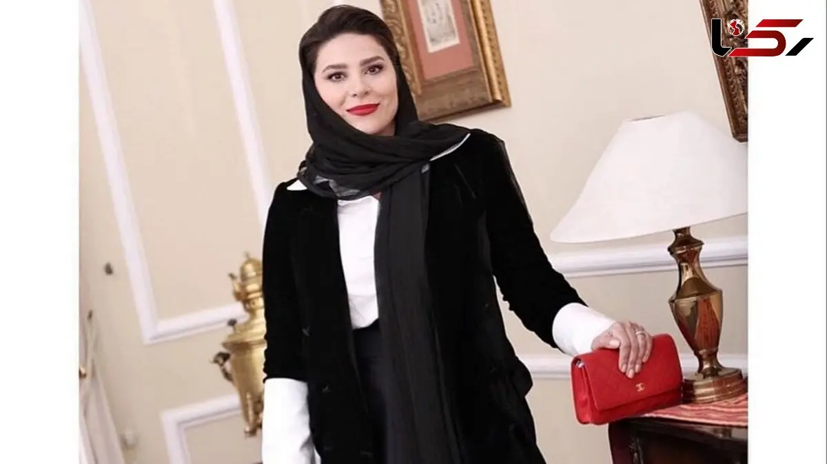 رخنمایی عتیقه جات نفیس منزل کاخ مانند سحر دولتشاهی با تزئینات گچی معماری باروک/ درخشش پیانو دیجیتالی، لوستر مجلل و.. در شبی که بهرام رادان مهمان خانه اش بود