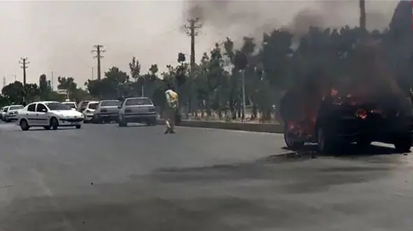 جزئیات آتش زدن خودرو توسط صاحبش جلوی دادگستری اراک / متهم بستری شد