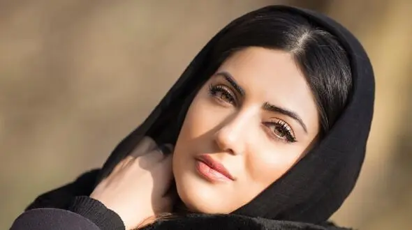 نگاهی به کُت هلیا امامی با طراحی اصیل ایرانی در کنار برج ایفل/ شیک، اصیل، ایرانی +عکس