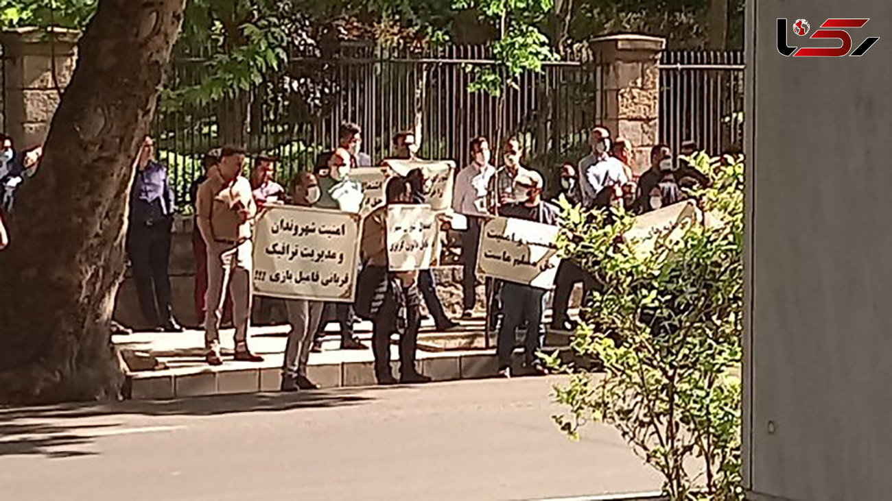 تجمع جمعی از کارکنان شرکت کنترل ترافیک تهران مقابل شورای شهر
