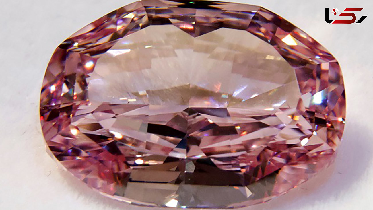 کشف یک قطعه الماس کمیاب و گران‌بها که ۲۳ میلیون دلار قیمت خورد!
