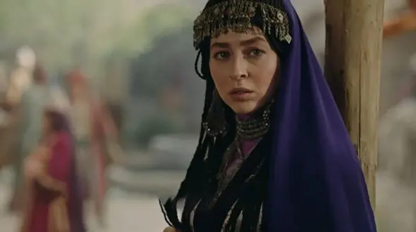 چهره و استایل واقعی  دختر داروغه سریال مهیار عیار بیرون سریال ! / پریا مردانیان  زیبا و چشم نواز !