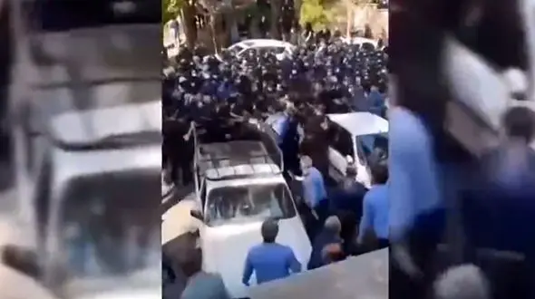 فیلم حمله افراد ناشناس به یک دختر چادری ! / اینجا چه خبر است ؟!