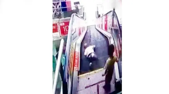  قطع انگشت پسر 2 ساله بر اثر سهل انگاری پدر و مادر + عکس