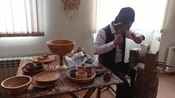 پیاده راه فرهنگی رشت میزبان بازار صنایع دستی گیلان / مسابقات رشتی دوزی در خانه صنایع دستی گیلان برپا شد