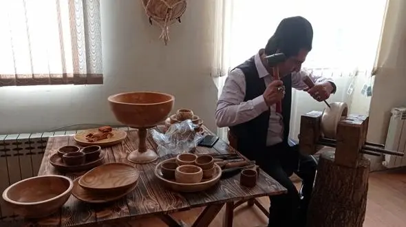 پیاده راه فرهنگی رشت میزبان بازار صنایع دستی گیلان / مسابقات رشتی دوزی در خانه صنایع دستی گیلان برپا شد