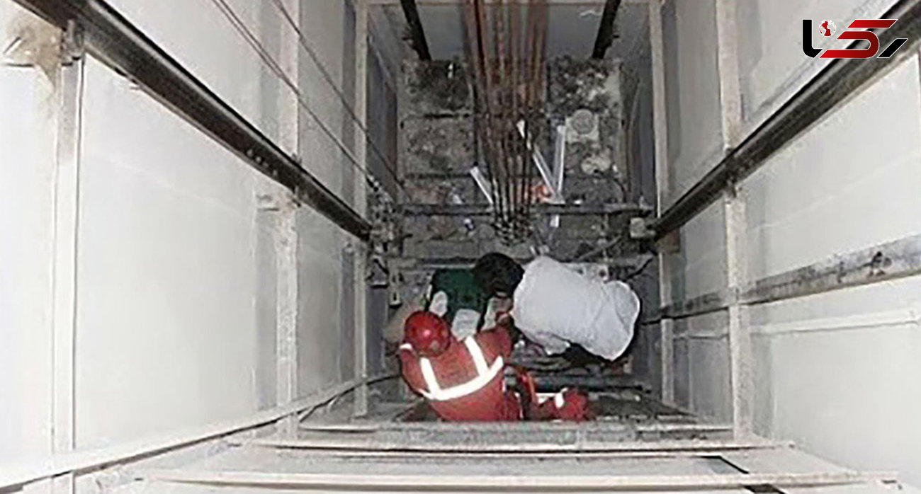 نجات معجزه‌آسای یک کارگر پس از سقوط به طبقه منفی8 